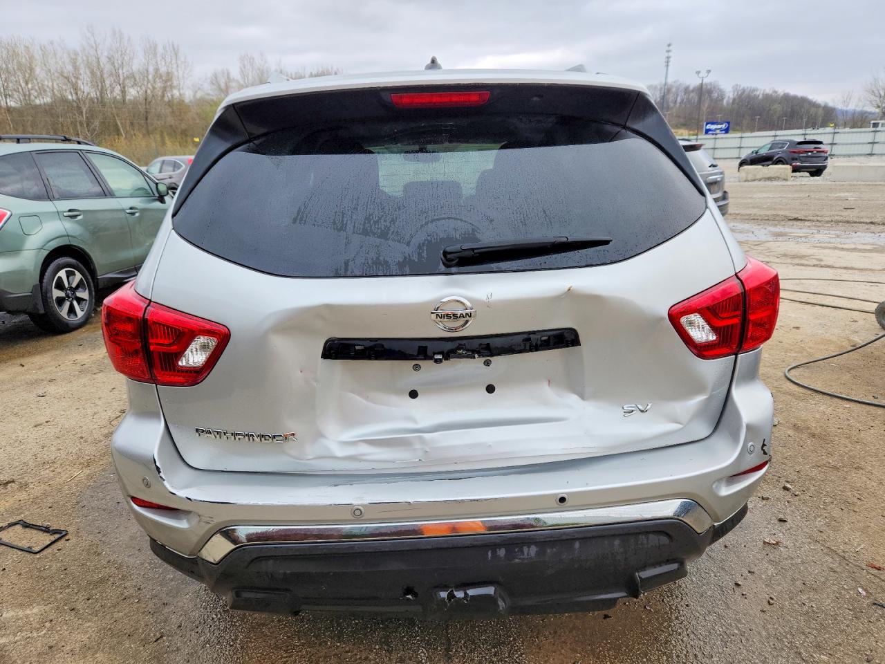 Nissan Pathfinder Sv