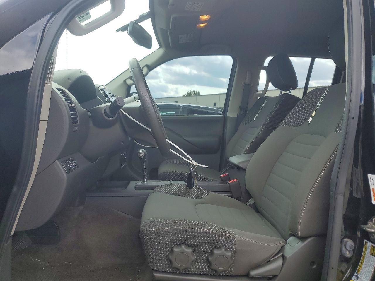 Nissan Frontier S