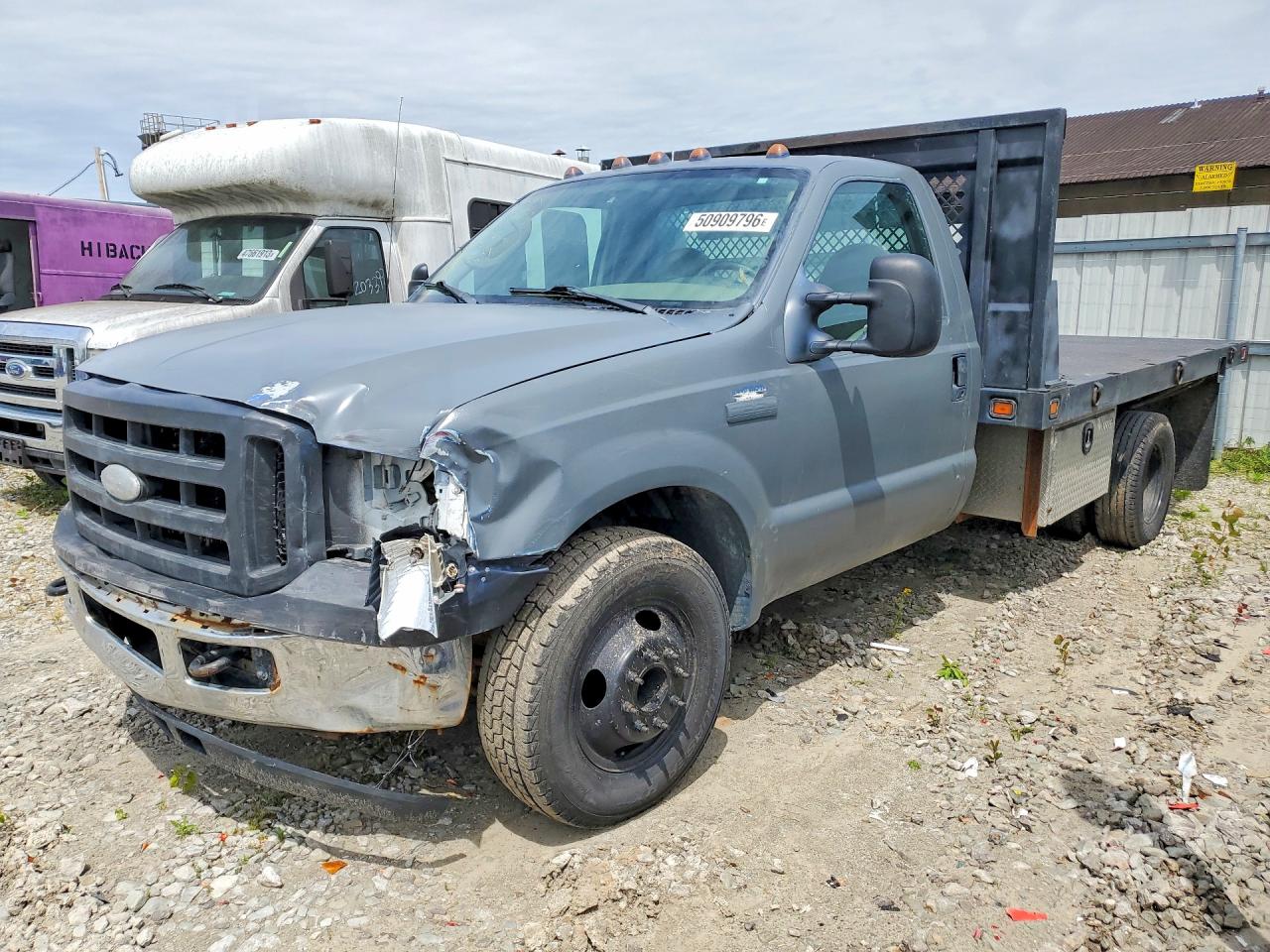 Salvage Ford F-350 Image