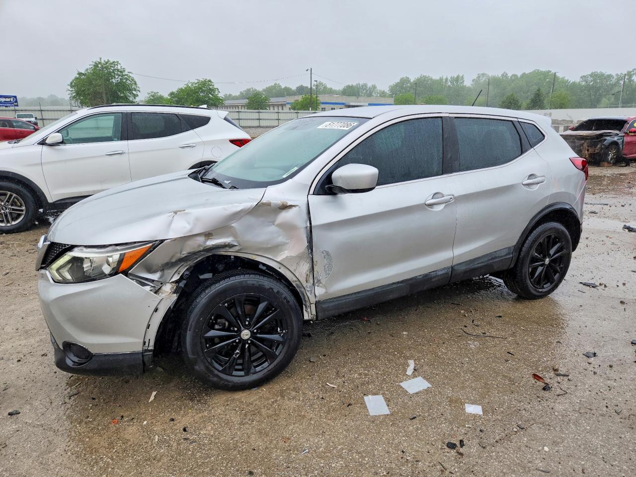 Salvage Nissan Rogue Image
