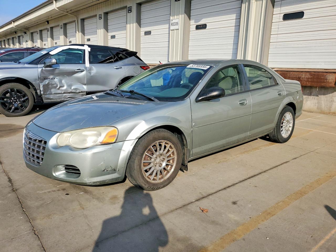 Salvage Chrysler Sebring Image