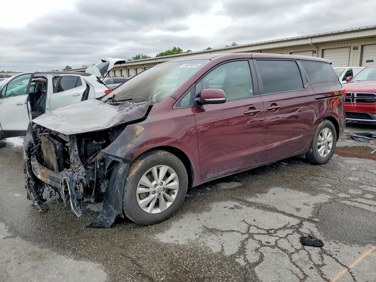 Salvage Kia Sedona Image