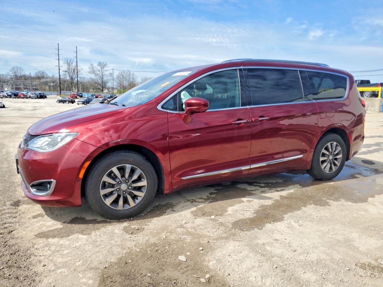 Salvage Chrysler Pacifica Image