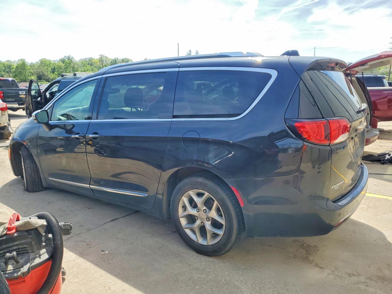Chrysler Pacifica Limited