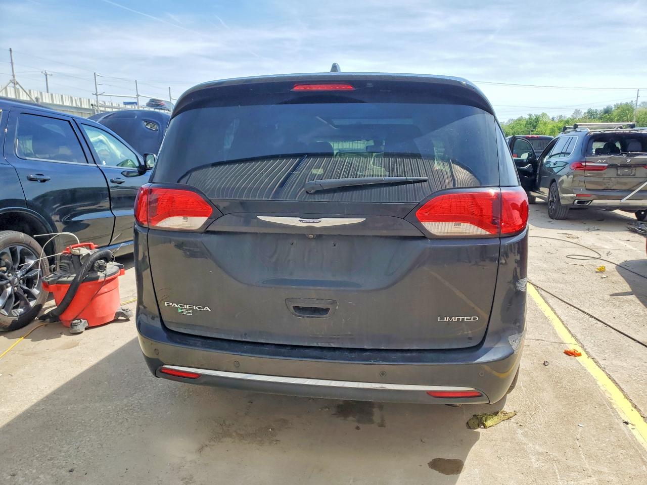 Chrysler Pacifica Limited