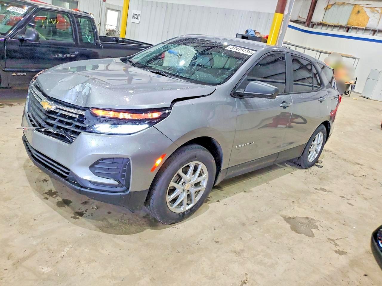 Salvage Chevrolet Equinox Image