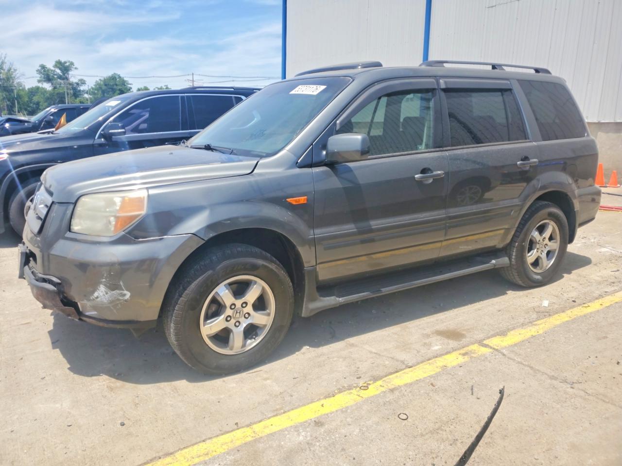 Salvage Honda Pilot Image