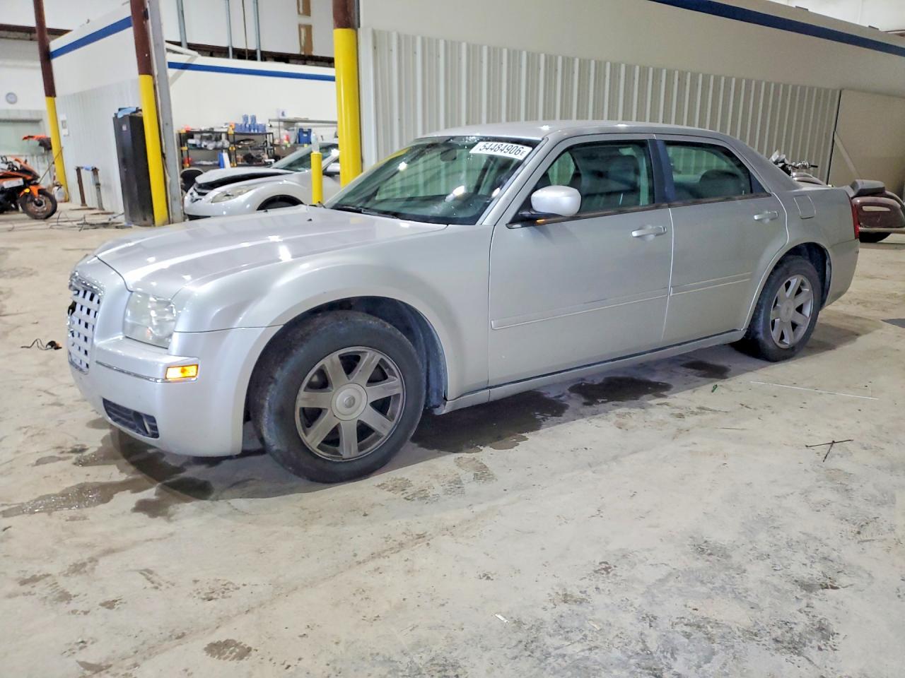 Salvage Chrysler 300 Image