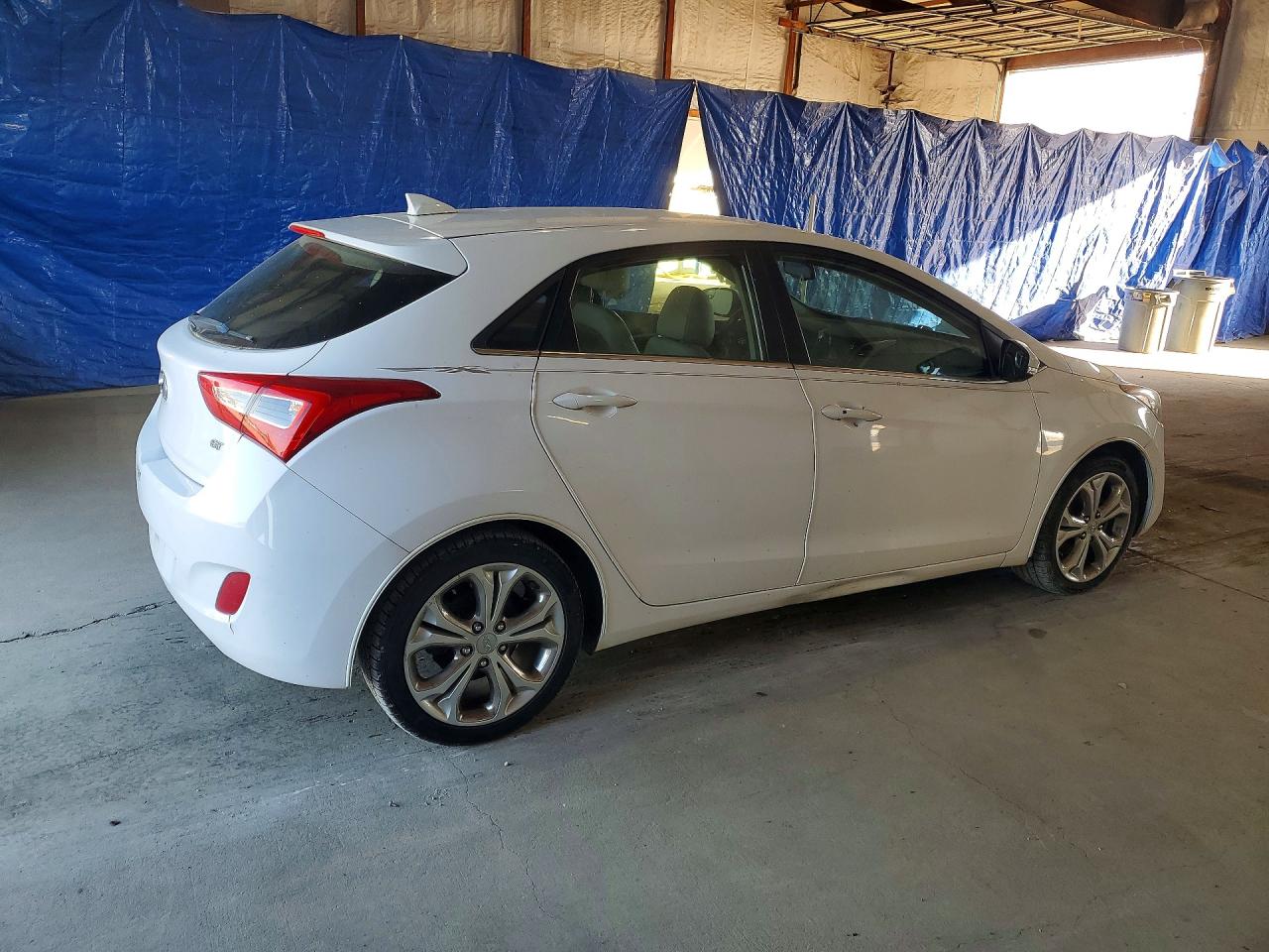 Hyundai ELANTRA Base