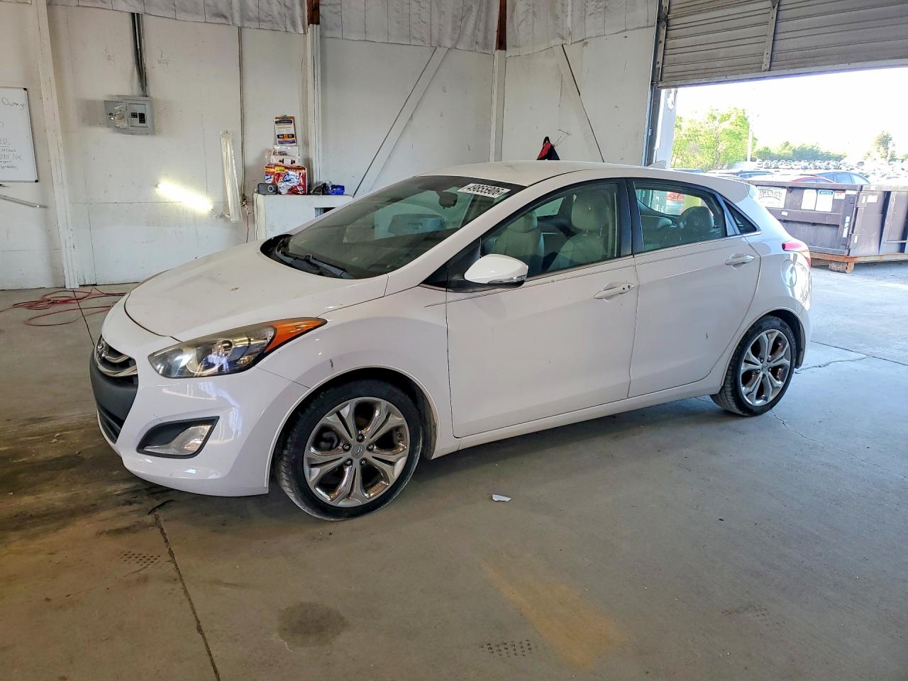 Salvage Hyundai ELANTRA Image
