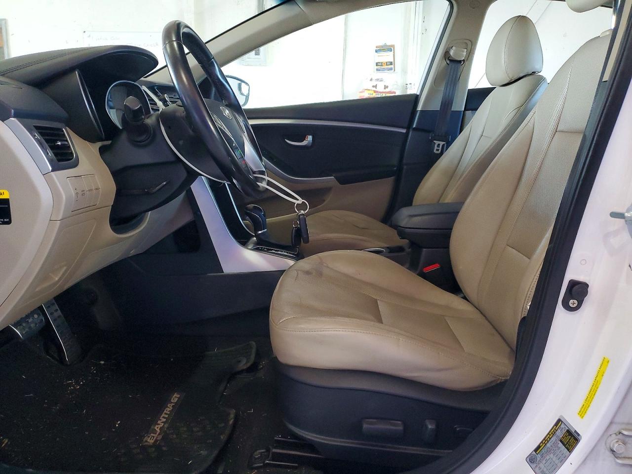 Hyundai ELANTRA Base