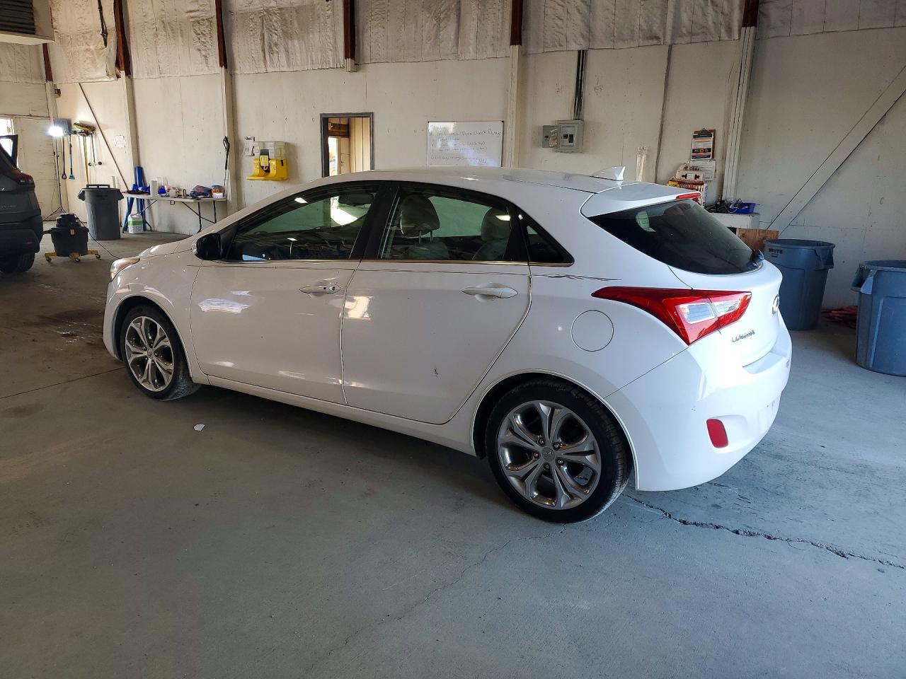 Hyundai ELANTRA Base