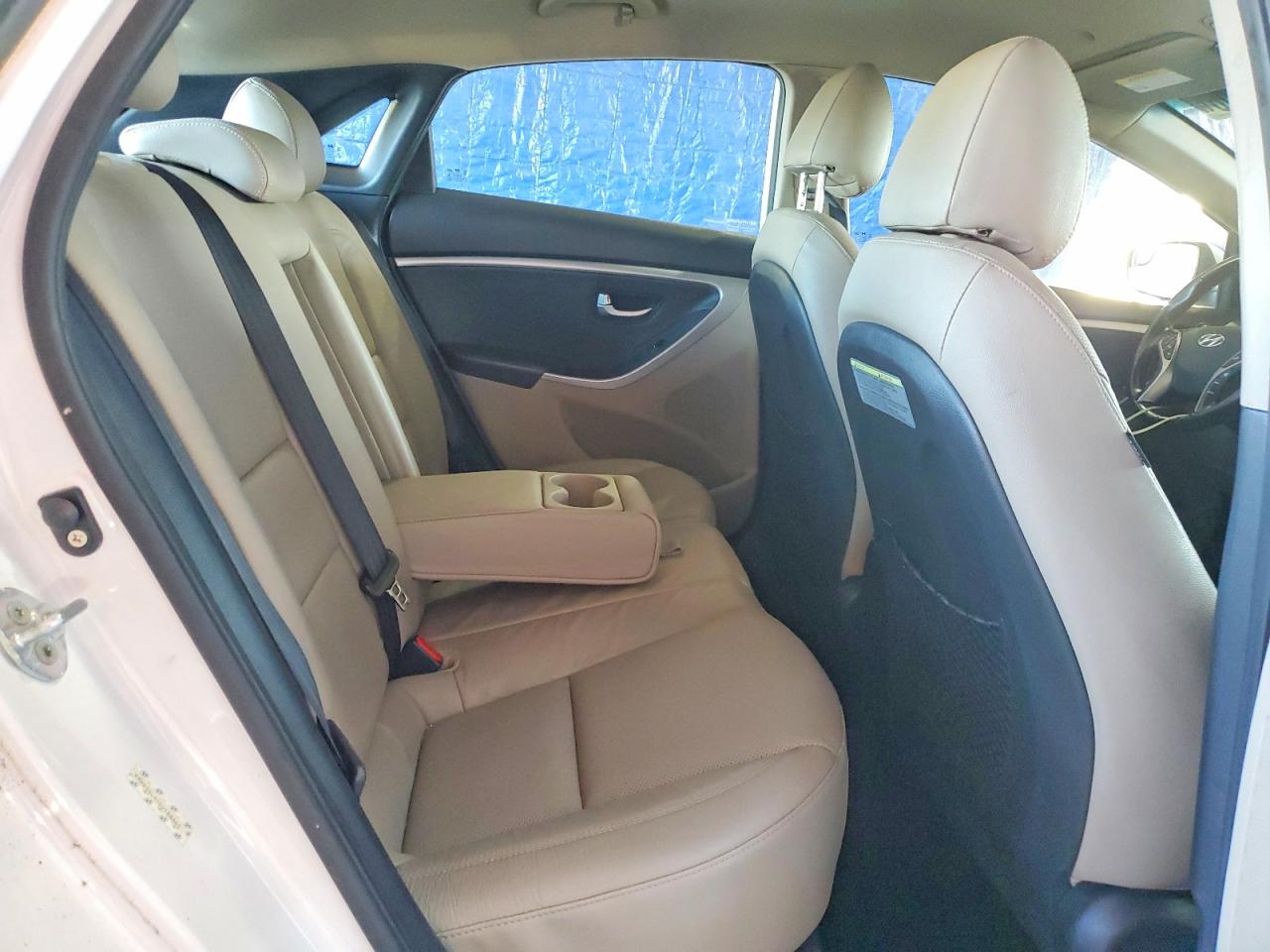 Hyundai ELANTRA Base
