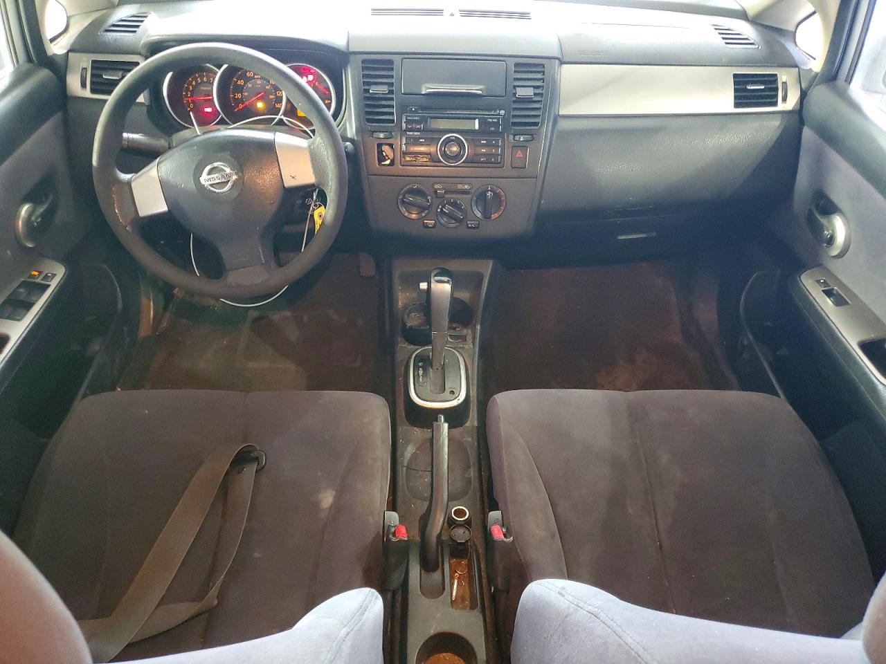 Nissan Versa 1.8 S