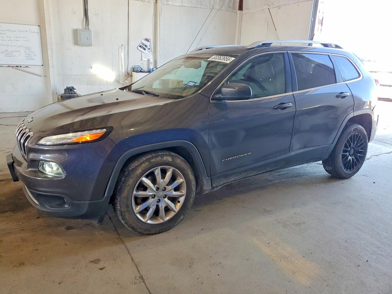Salvage Jeep Grand Cherokee Image
