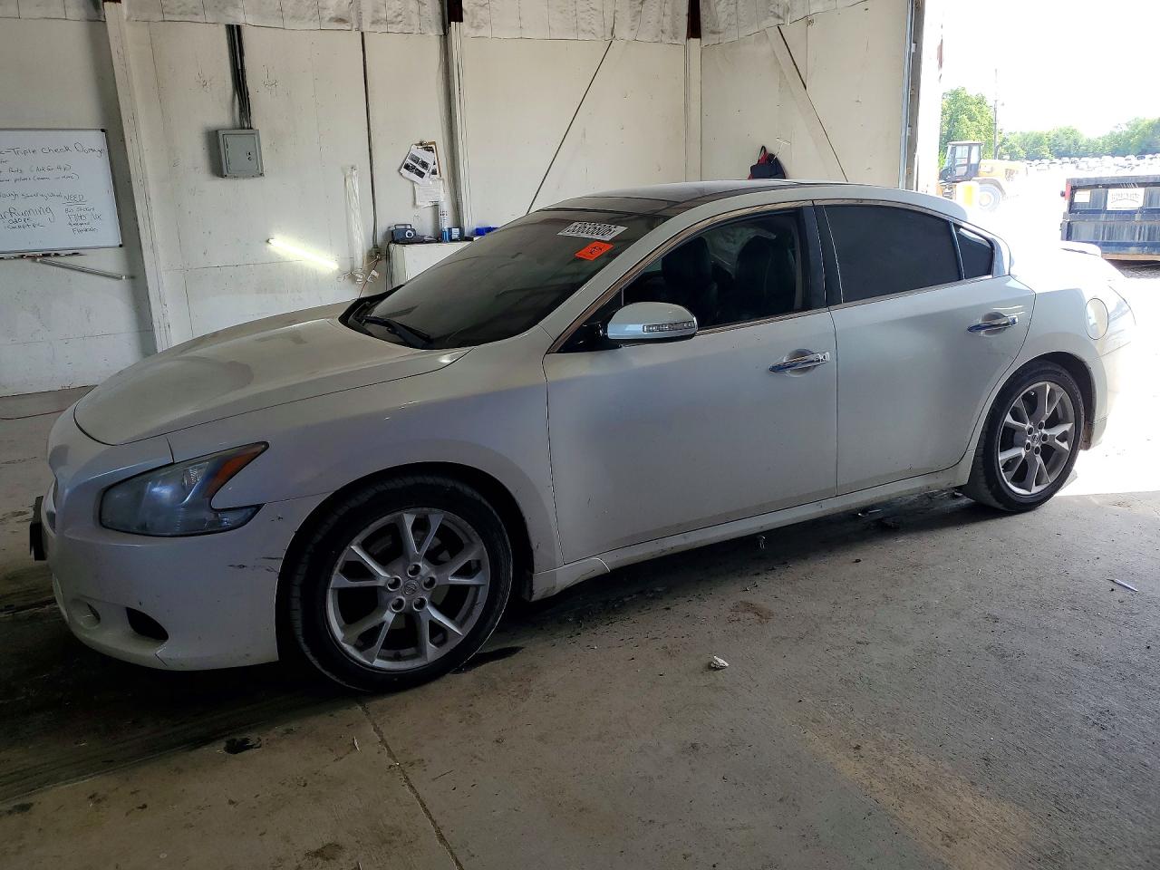 Salvage Nissan Maxima Image