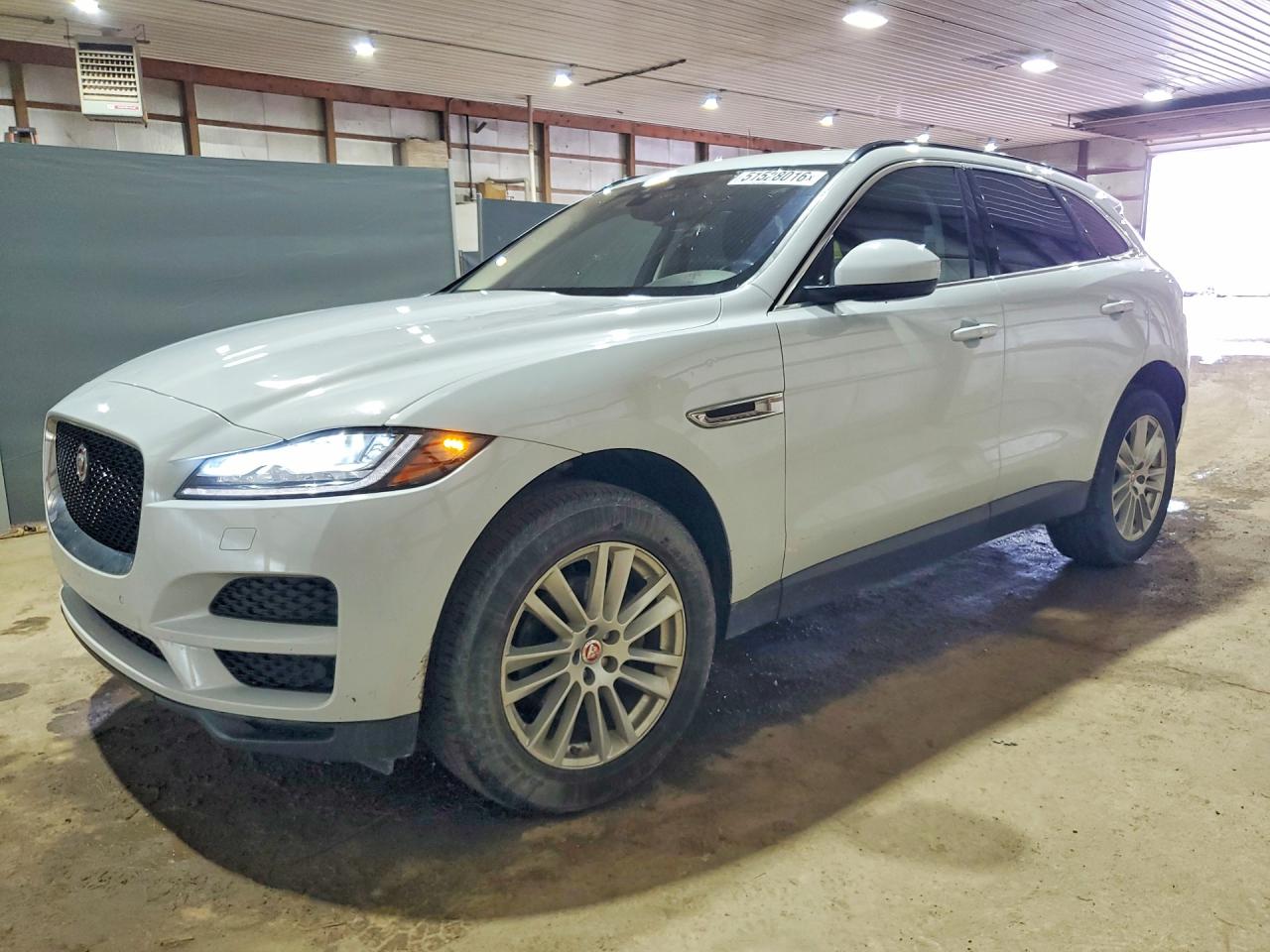 Salvage Jaguar F-PACE Image