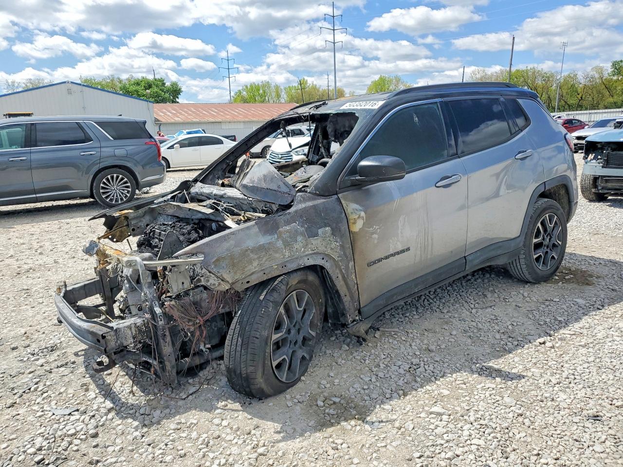 Salvage Jeep Compass Image
