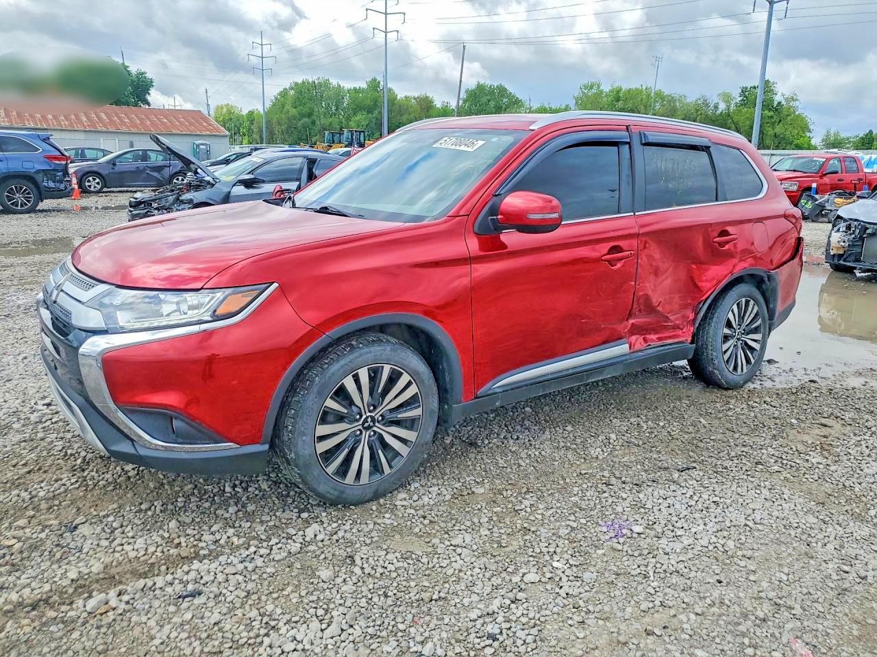 Salvage Mitsubishi Outlander Image