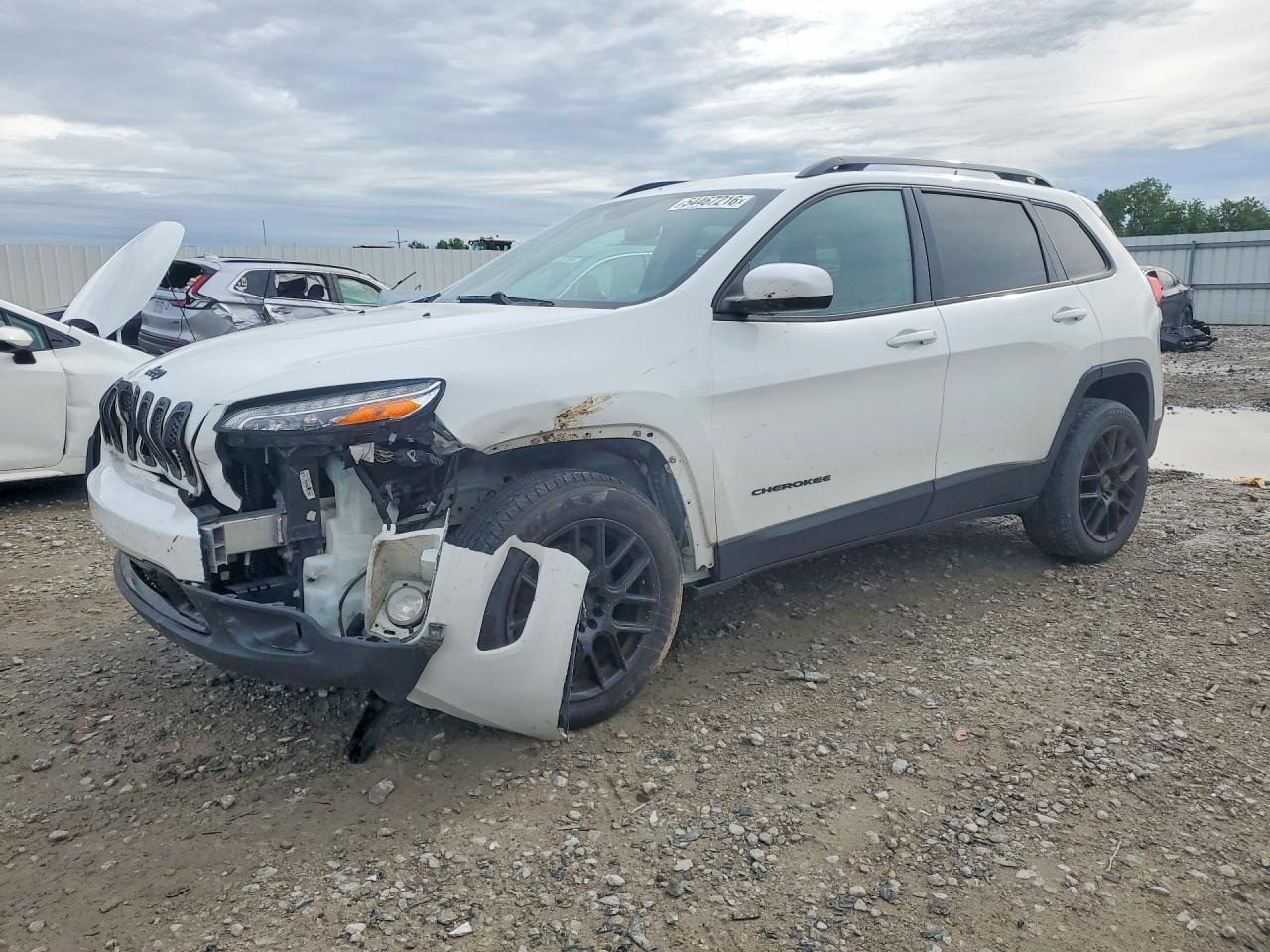 Salvage Jeep Cherokee Image