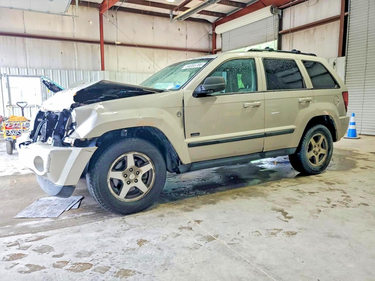 Salvage Jeep Grand Cherokee Image