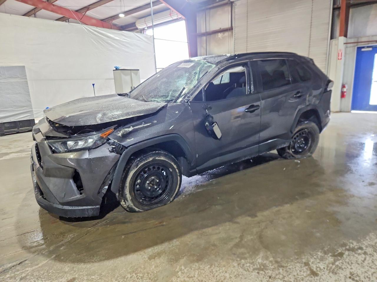 Salvage Toyota RAV4 Image