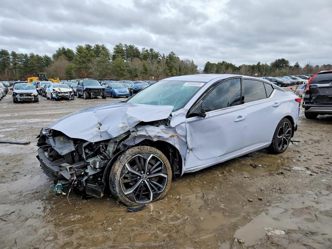 Salvage Nissan Altima Image