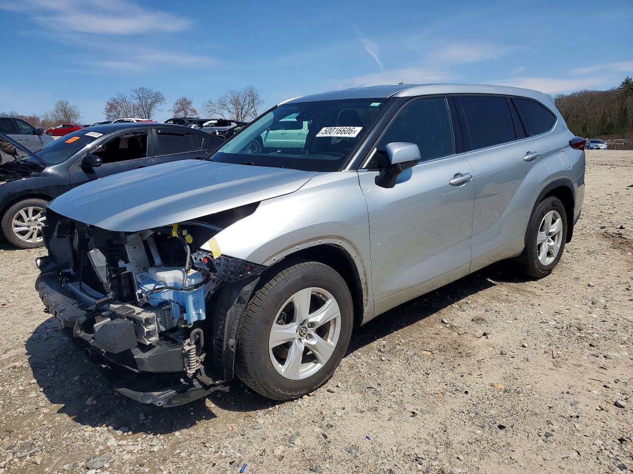 Salvage Toyota Highlander Image