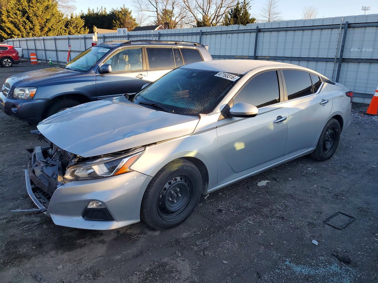 Salvage Nissan Altima Image