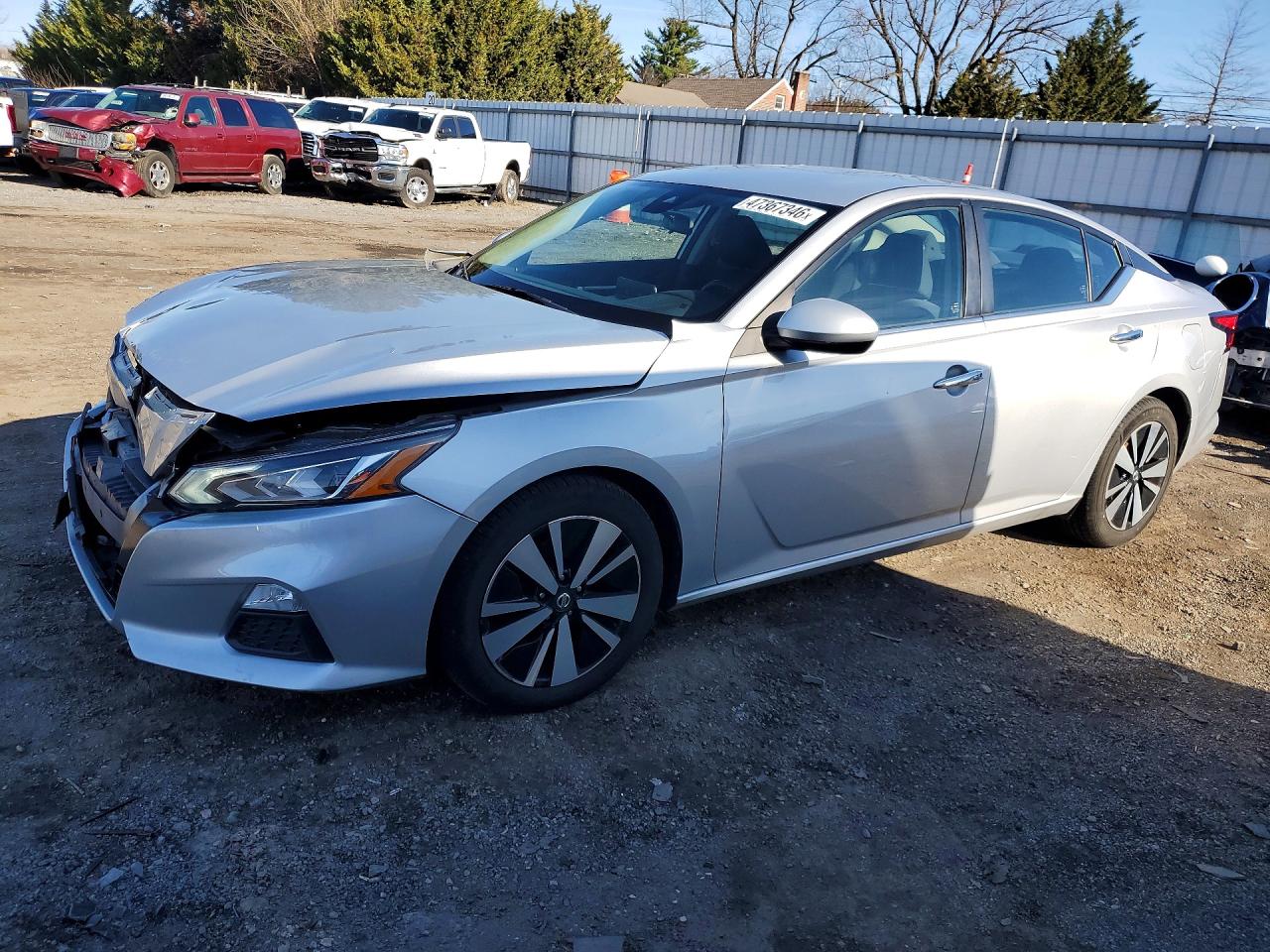 Salvage Nissan Altima Image