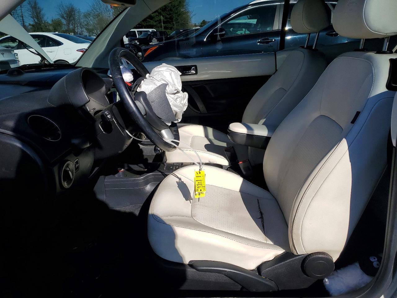 Volkswagen Beetle Triple White