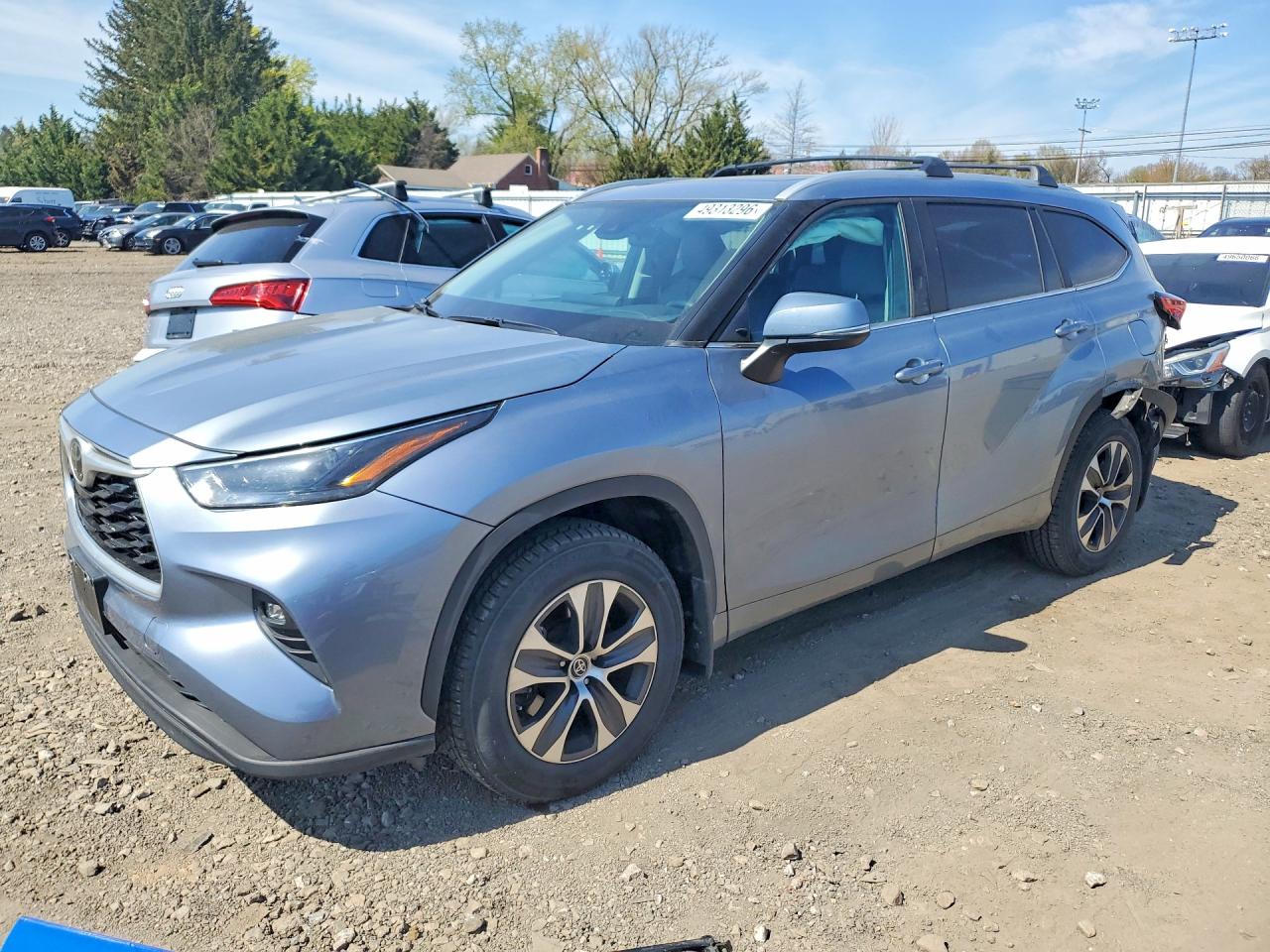 Salvage Toyota Highlander Image