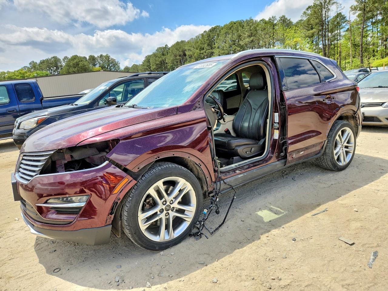Salvage Lincoln MKC Image