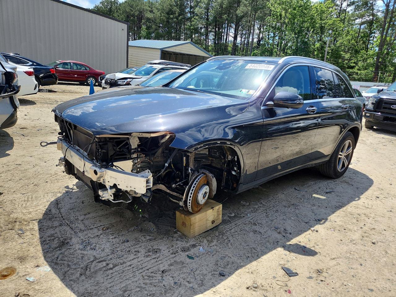 Salvage Mercedes-Benz GLC Image