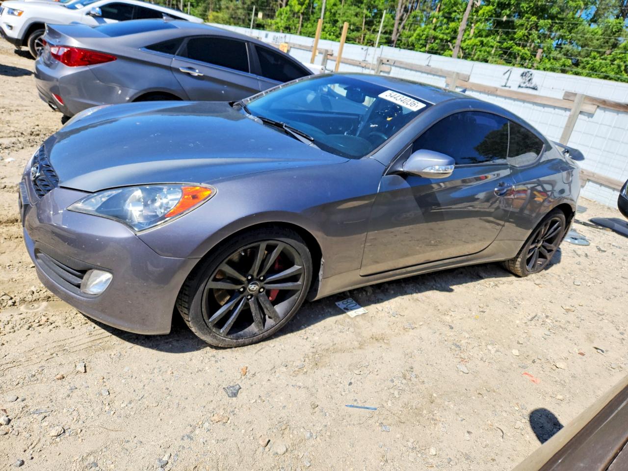 Salvage Hyundai Genesis Image