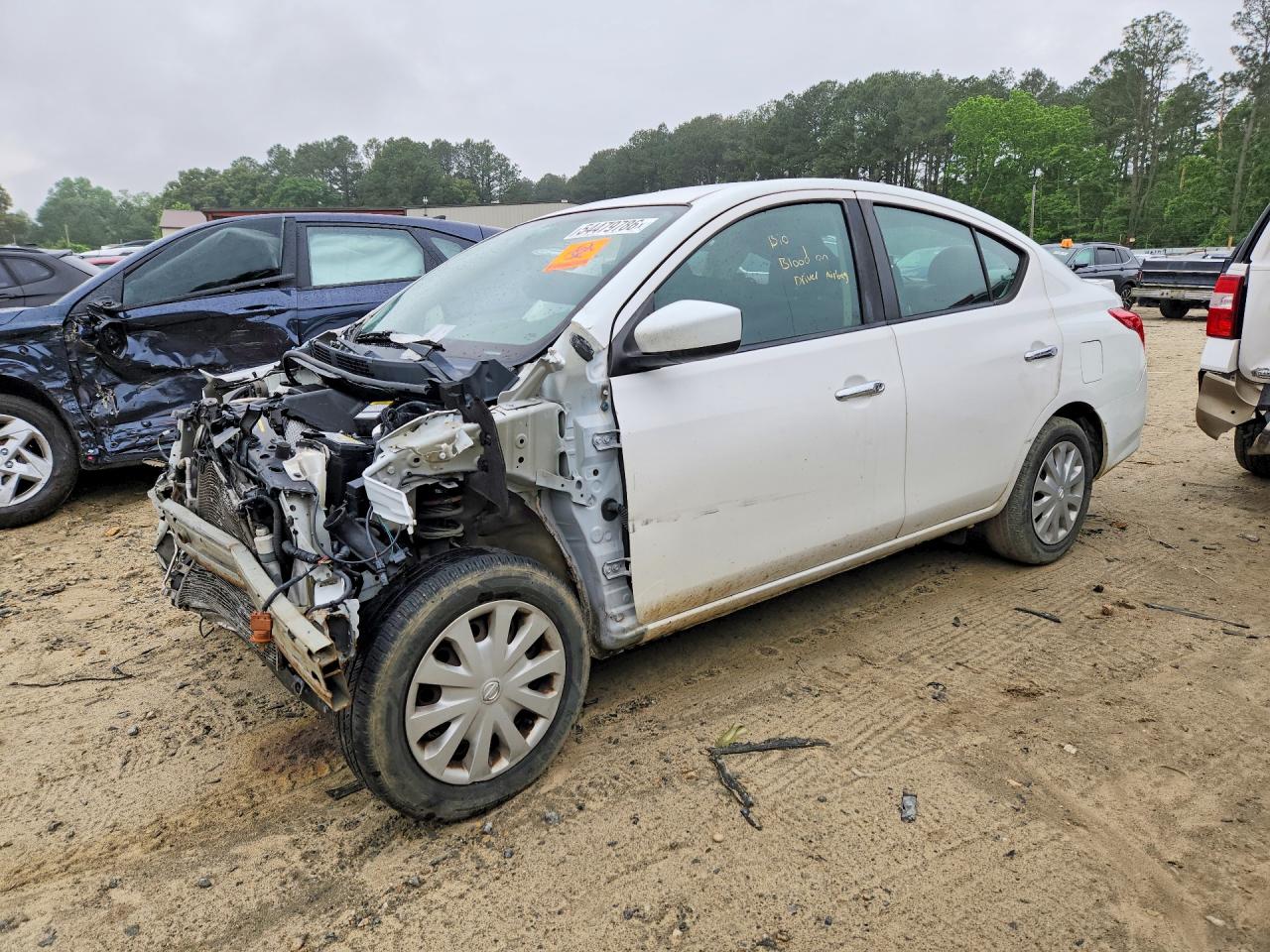 Salvage Nissan Versa Image