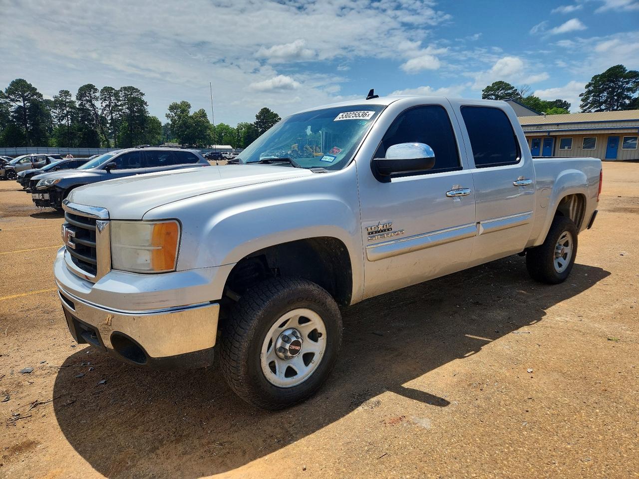 Salvage GMC Sierra Image