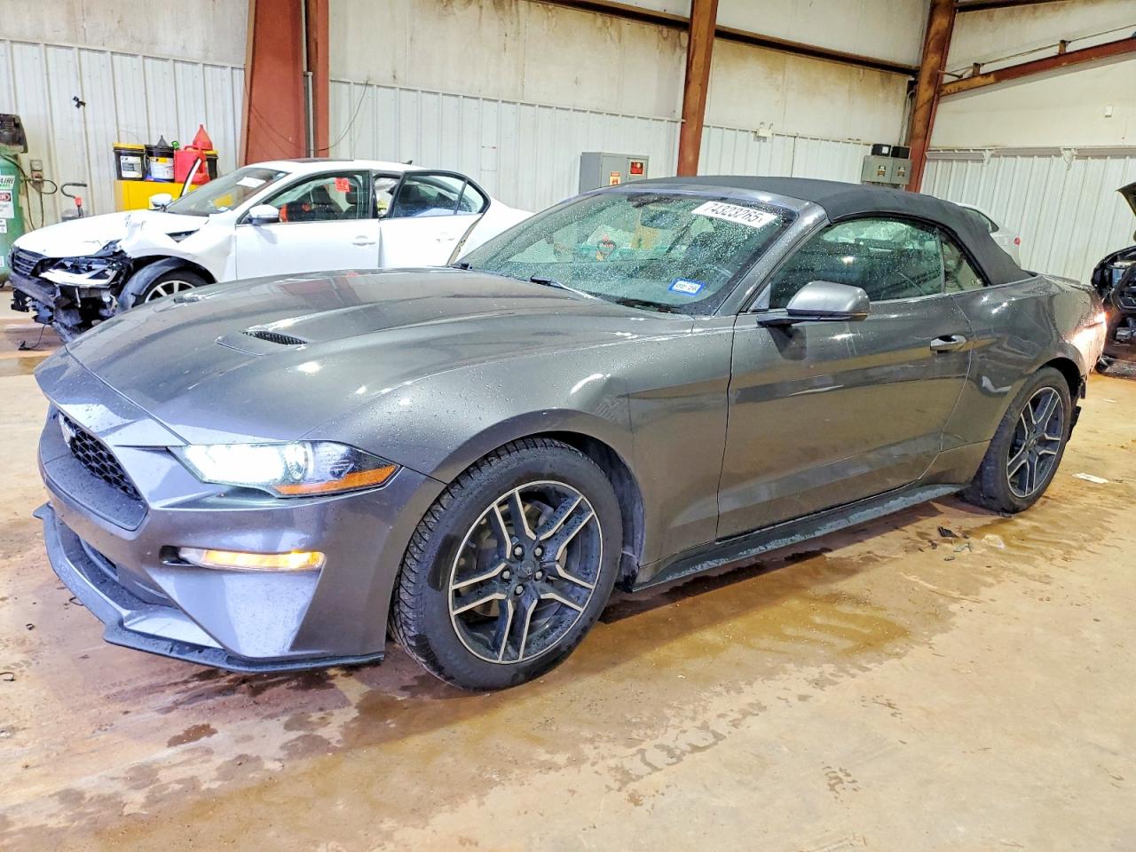 Salvage Ford Mustang Image