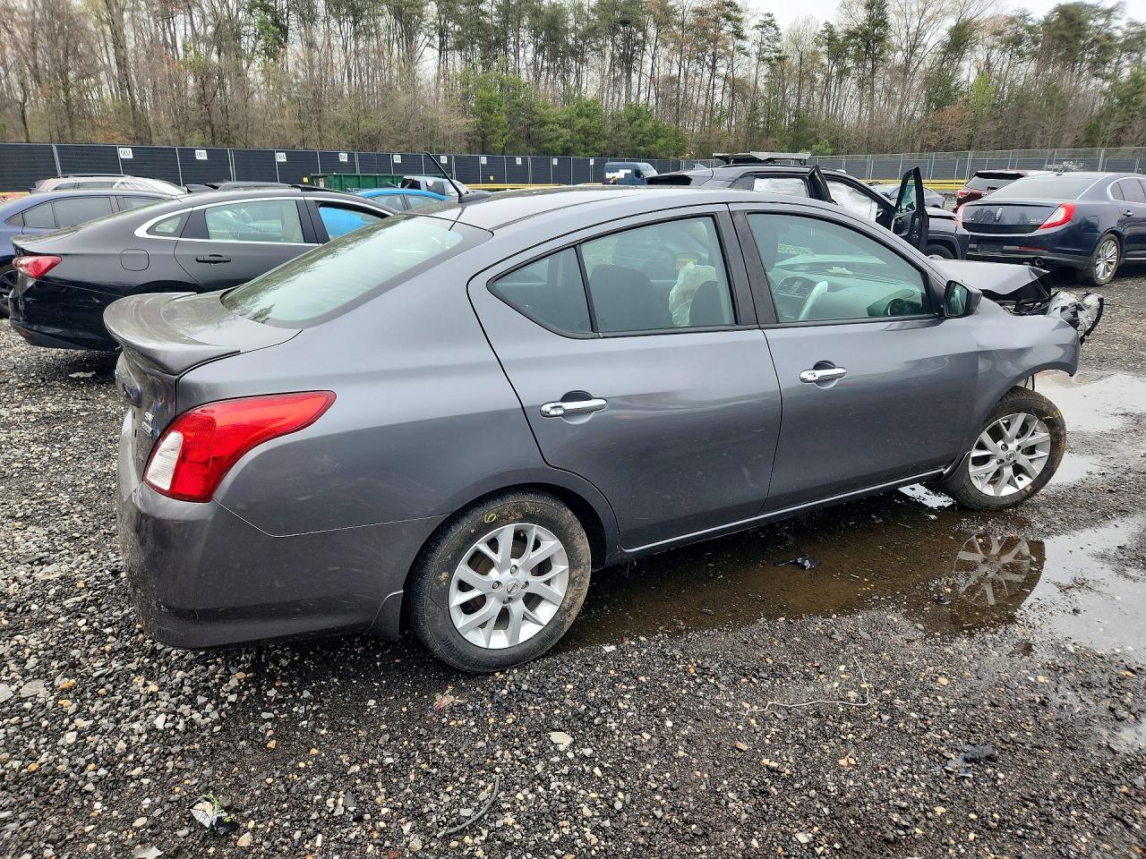 Nissan Versa Sv