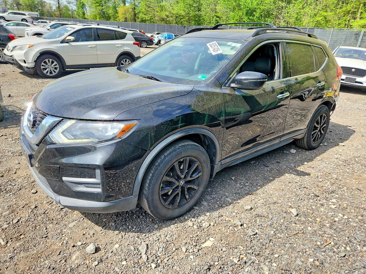 Salvage Nissan Rogue Image