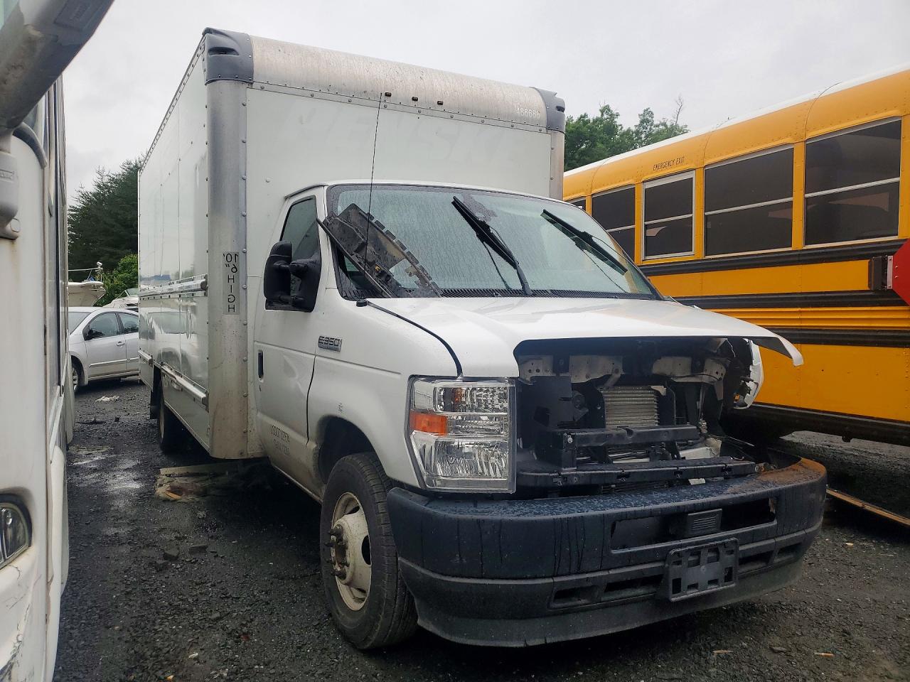 Ford Econoline E350 Super Duty Cutaway Van