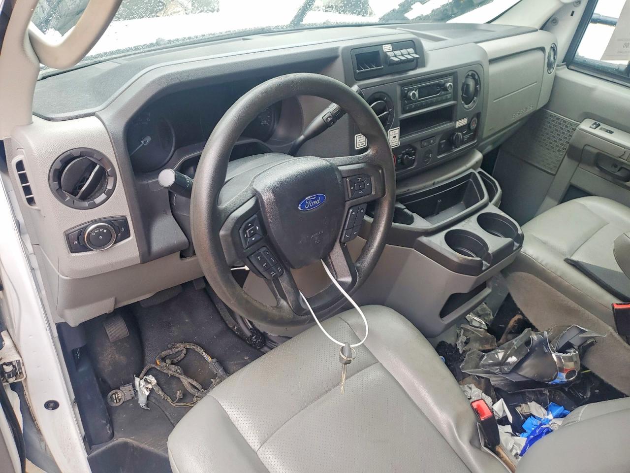 Ford Econoline E350 Super Duty Cutaway Van
