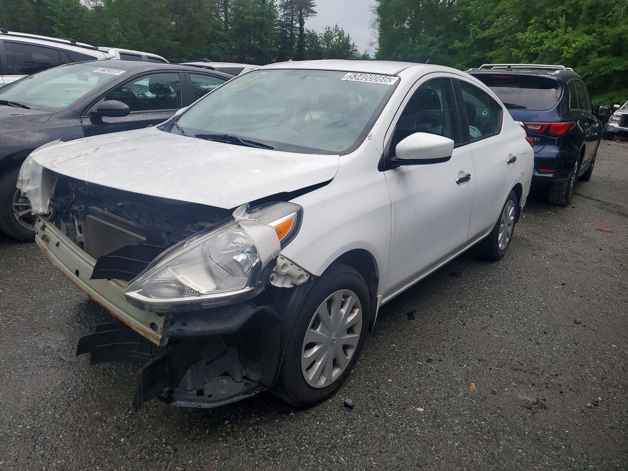 Salvage Nissan Versa Image