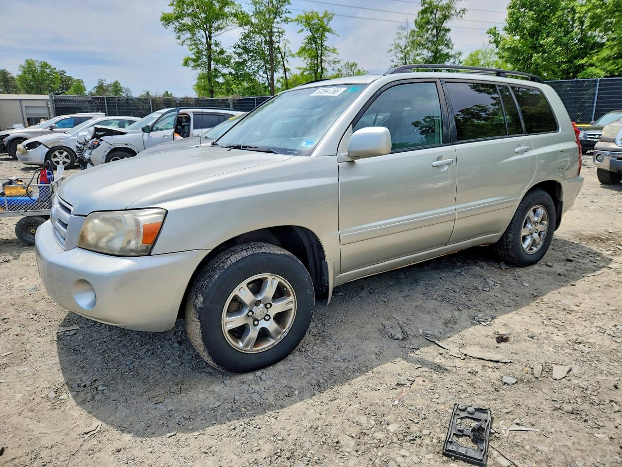 Salvage Toyota Highlander Image