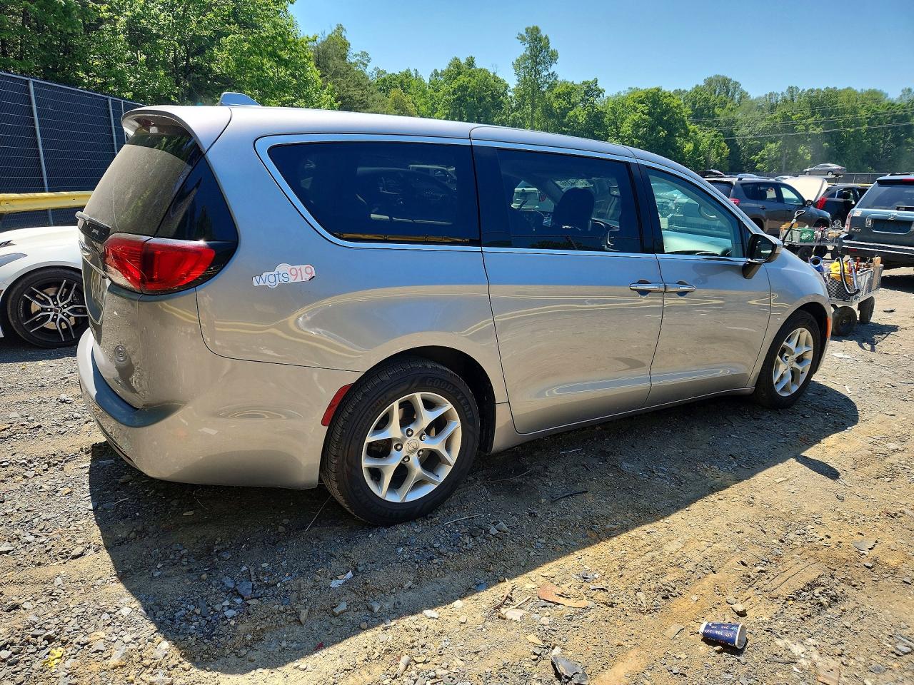 Chrysler Pacifica Touring L