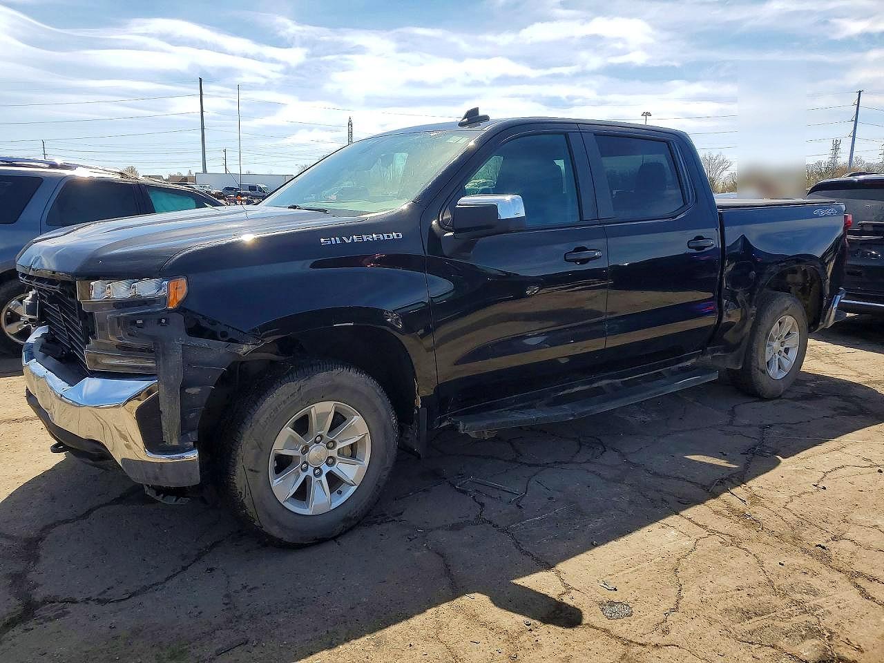Salvage Chevrolet Silverado Image