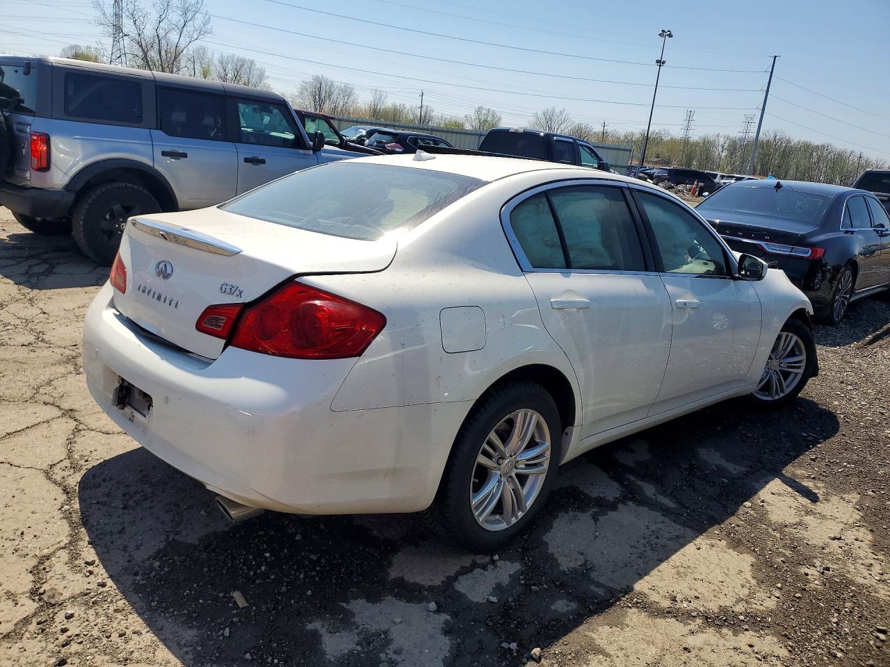 INFINITI G37 X