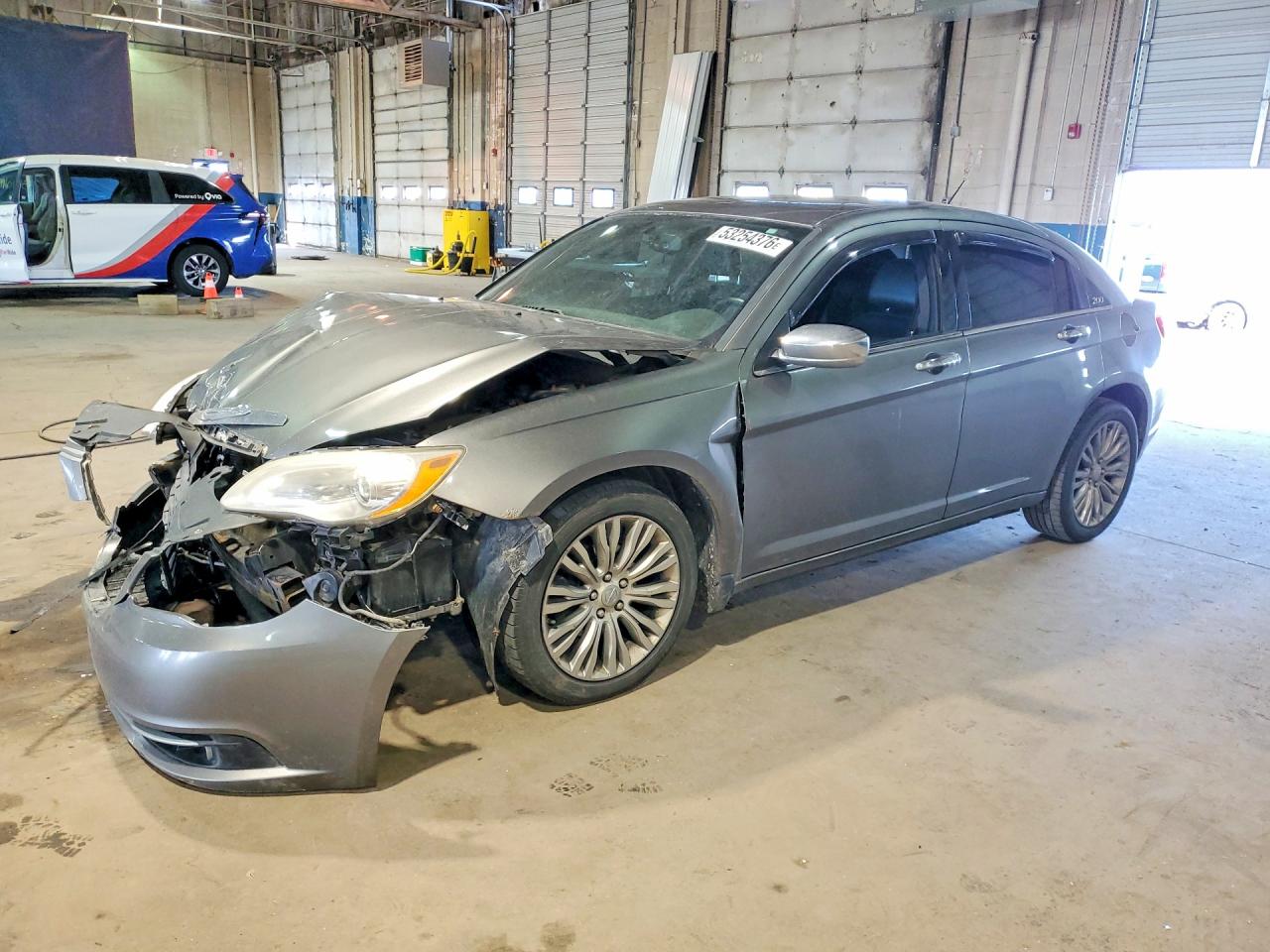Salvage Chrysler 200 Image