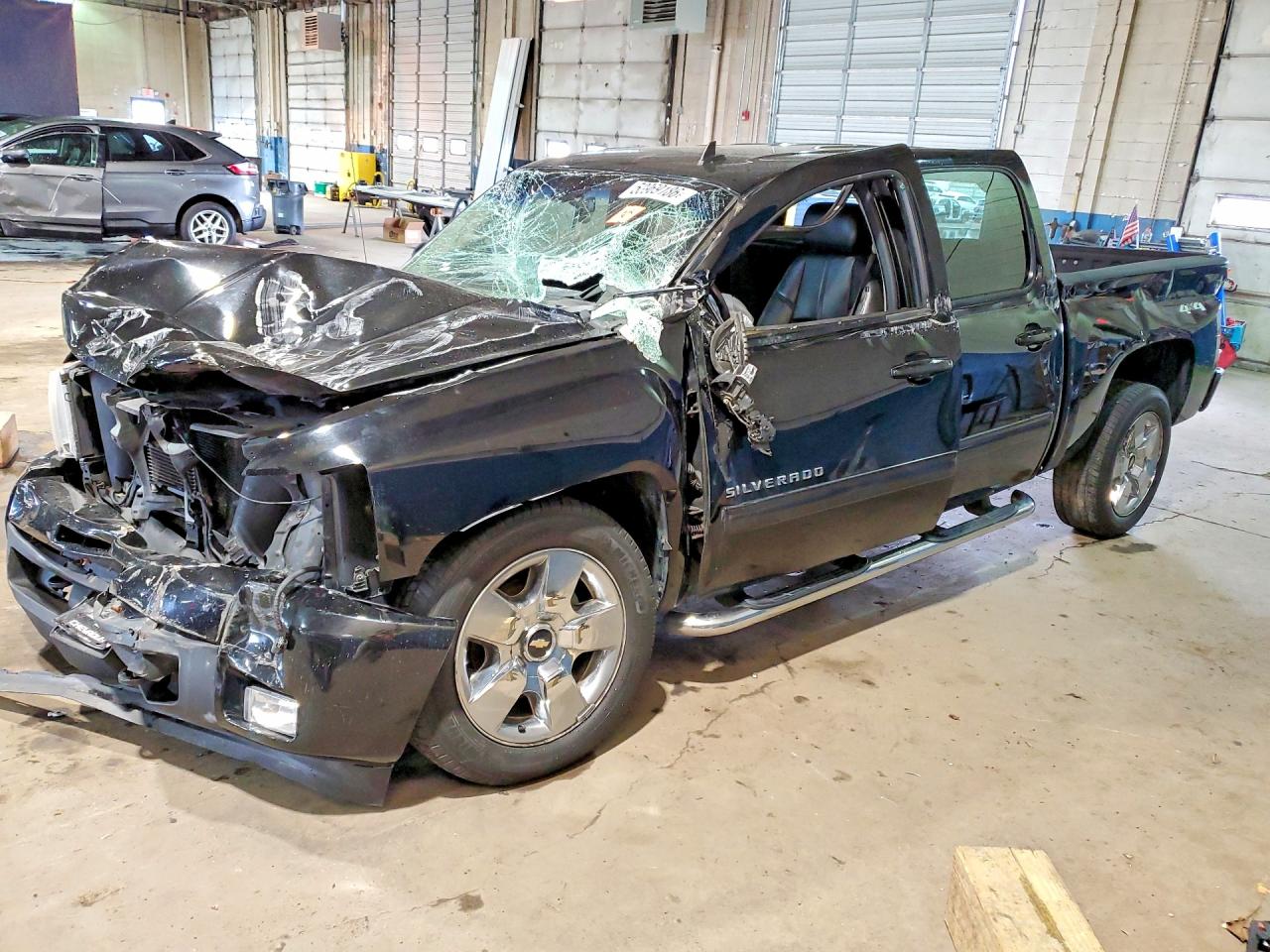 Salvage Chevrolet Silverado Image
