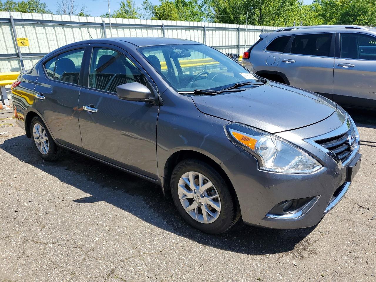 Nissan Versa Sv